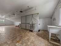 House 1924169942