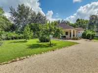 House 1932458026