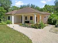 House 1932458030
