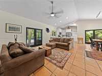 House 1932458042