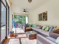 House 1932458045