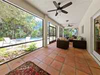 House 1932458047