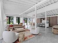 House 1960320807