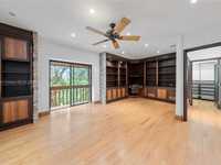 House 1971544629