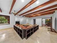 House 1971544639