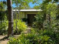 House 2002721425