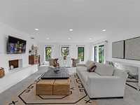 House 2017836522