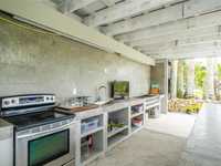 House 2017836570
