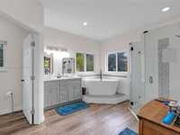 House 2338301719