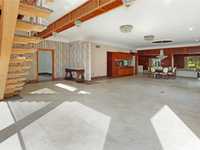 House 2028109195