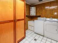 House 2028109220