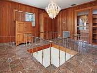 House 2028109225
