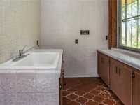 House 2028109303