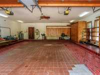 House 2028109316