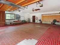 House 2028109319