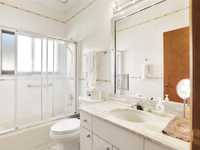 House 2035081541