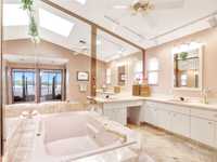 House 2035081560
