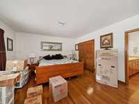 House 2085835307