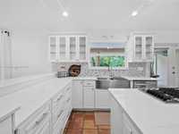 House 2122500986