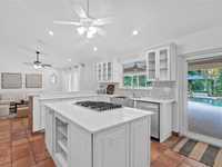 House 2122500987