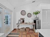 House 2122500988