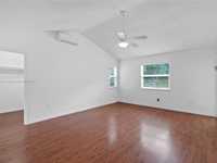 House 2122500990