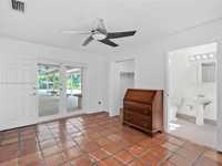 House 2122500999