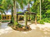 House 2122501010