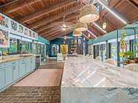 House 2142550238