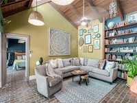 House 2142550281