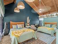 House 2142550286
