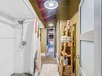 House 2142550304