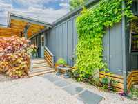 House 2142550422