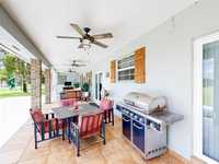 House 2201189637
