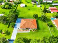 House 2201189702