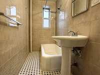 House 2220025695