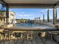 House 2223409572