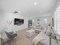 House 2223409604