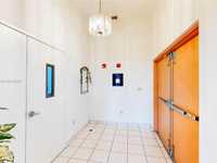 House 2295767900