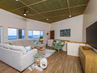 House 2564616325