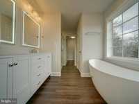 House 2590758227