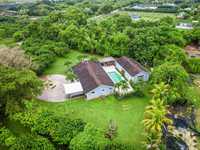 House 2400480712