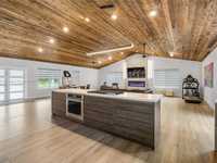 House 2400480777