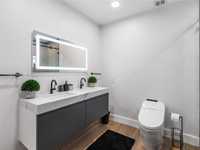 House 2400480818