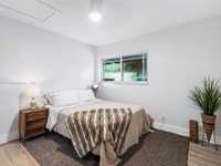 House 2400480827