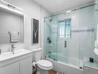 House 2400480852