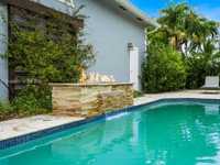 House 2400480876