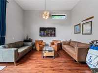 House 2400480895