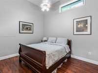 House 2400480915