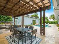 House 2400480720